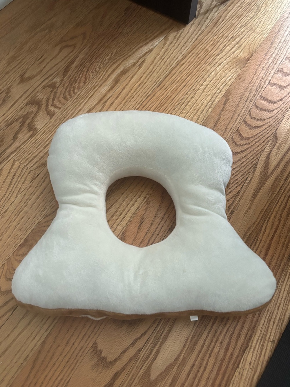 Toast shaped neck pillow
